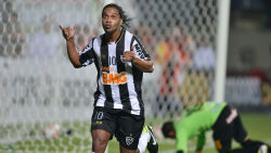 Ronaldinho 32